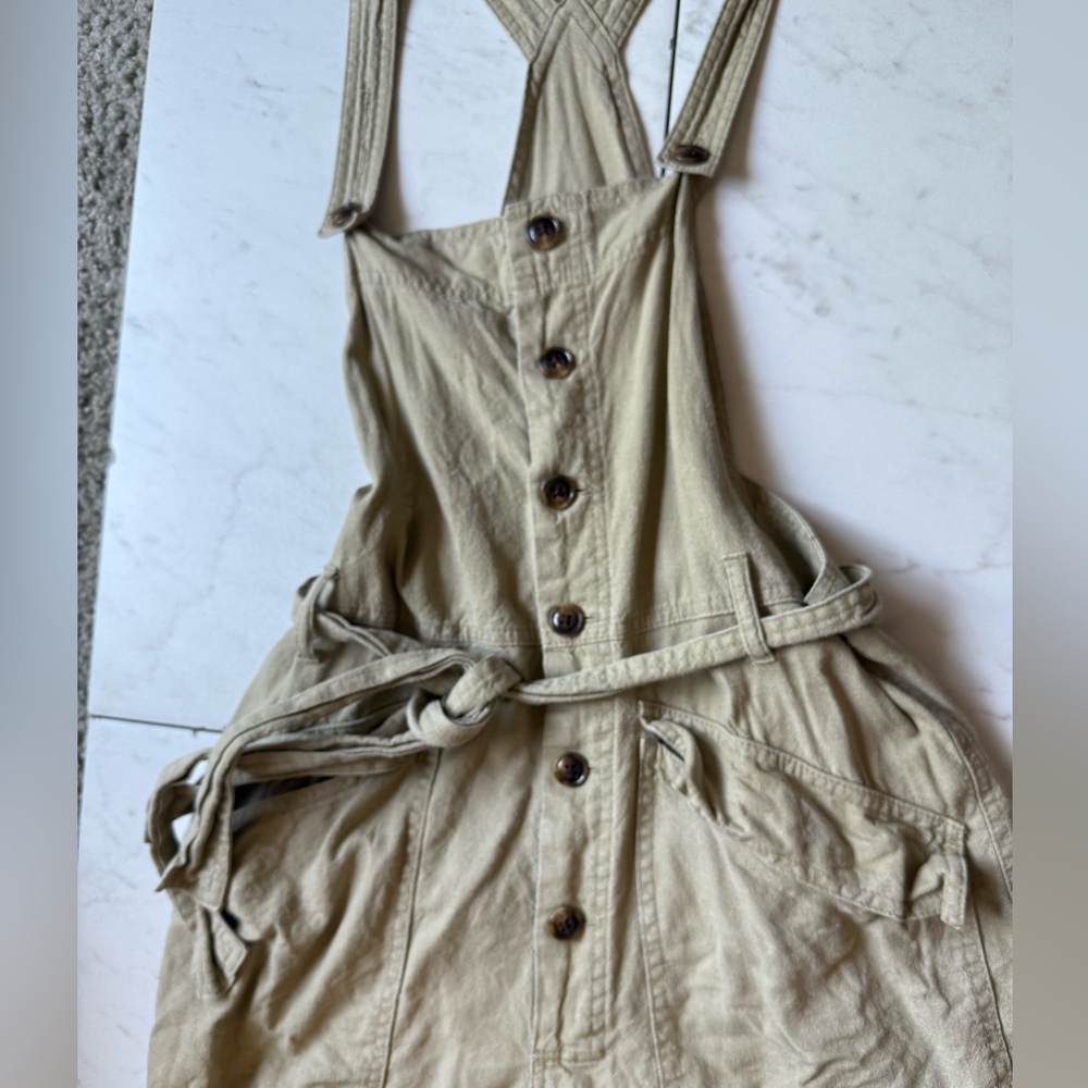 URBAN OUTFITTERS Khaki Olive Linen Shortalls Romper; size Medium - Picture 4 of 6